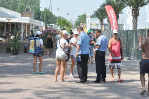 Poliţiştii au confiscat jucării luminoase şi lampioane, în Mamaia